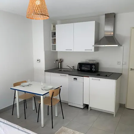 Joli Studio, Quartier Du Port Apartment Nice